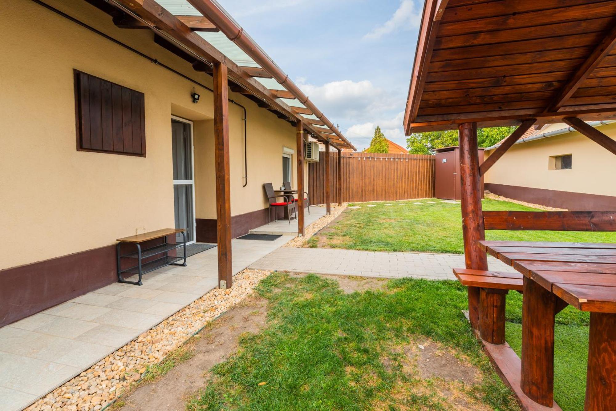 Dio Vendeghaz Villa Mezőkövesd Exteriör bild